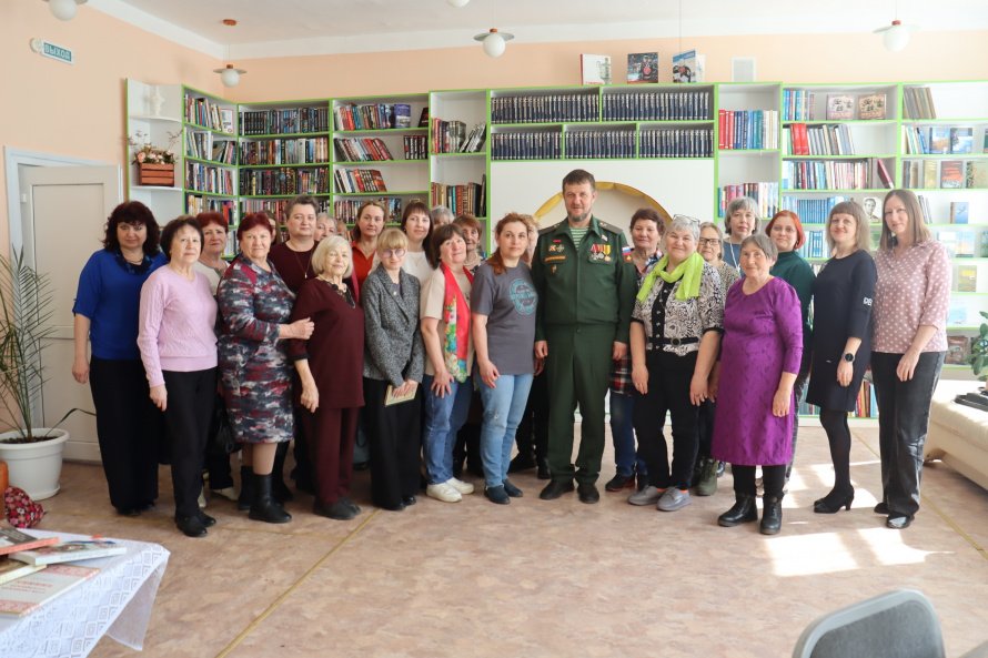 "Свои герои: кто сегодня защищает страну"